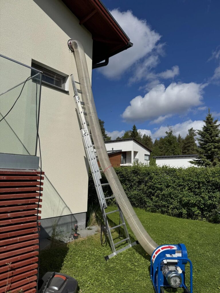 Ilmanvaihtokanavien puhdistus katolta käsin